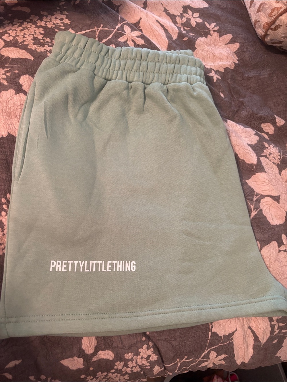 PrettyLittleThing women’s Sage Green Elastic Waist sweat shorts